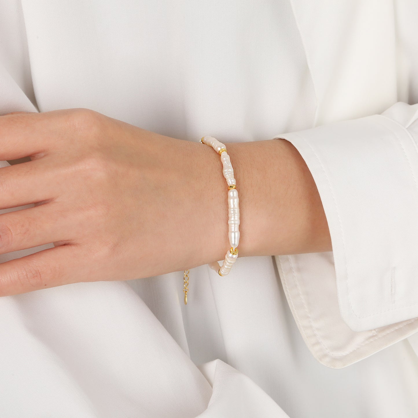 18k Gold Bar Pearl Bracelet