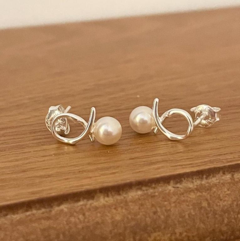 18k Gold Plated Shell Pearl Hollow Knot Stud Earrings