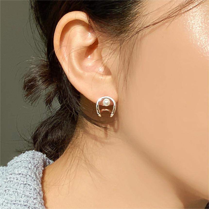 18k Gold Plated Round Shell Pearl Stud Earrings